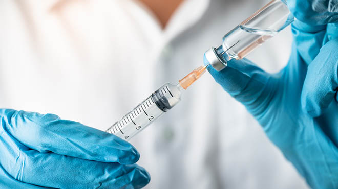 В Україні першою дозою від COVID-19 вакцинували вже 51 137 людей