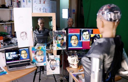 Намальований роботом Софією автопортрет продали за майже $700 тисяч