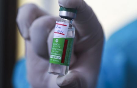 Угорщина першою в ЄС схвалила екстрене використання нової китайської вакцини та CoviShield