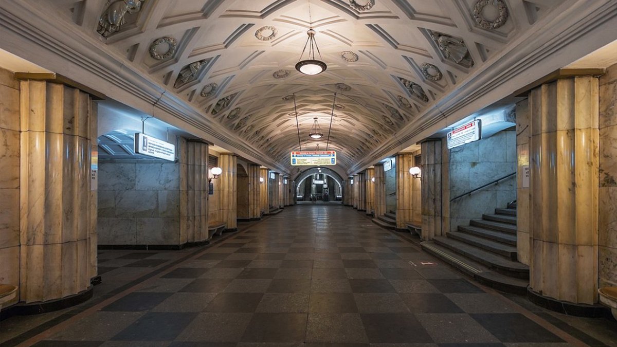 Сім станцій метро у Києві закрили через анонімний дзвінок про замінування (оновлено)