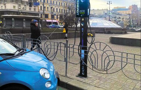 У Києві відкриють щонайменше 50 зарядних станцій для електрокарів — КМДА