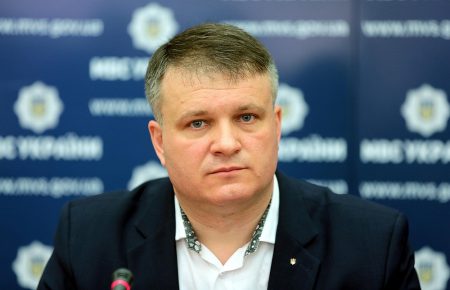 2 тисячі дозволів на зброю, видані з порушенням процедури, можуть відкликати — Варченко