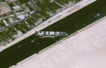 Затор у Суецькому каналі спровокував ріст цін на нафту — ВВС