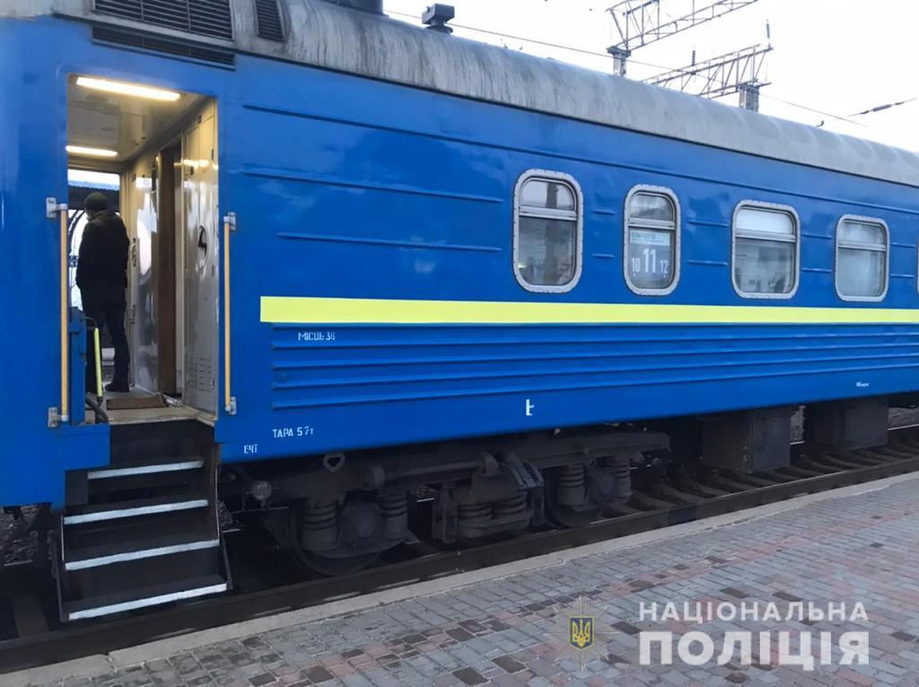 Стрілянина у потязі на Харківщині: двоє військових погрожували поліції, їх затримував КОРД