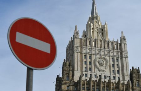 РФ висилає дипломатів країн Балтії у відповідь на висилку російських дипломатів