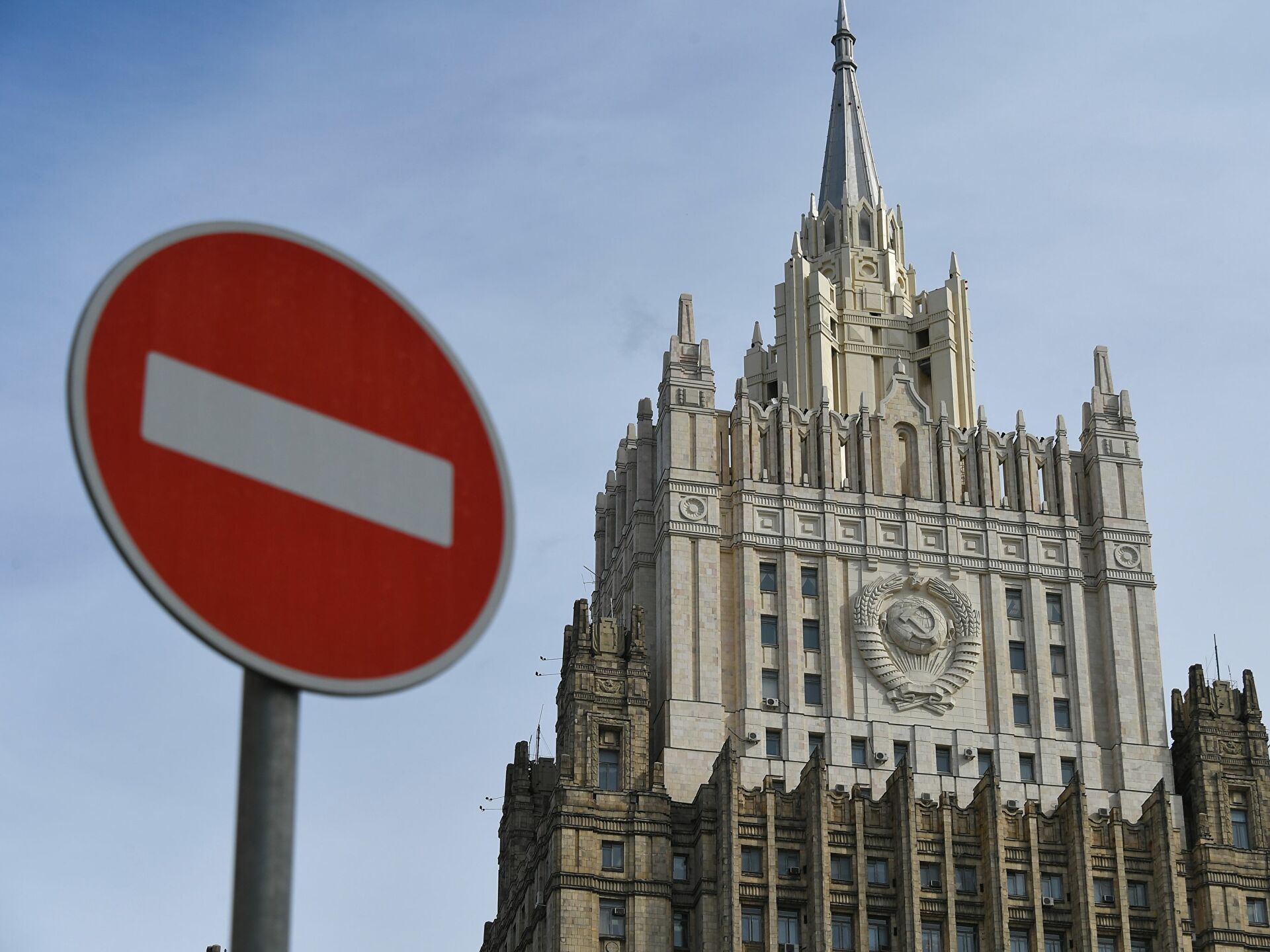 РФ висилає дипломатів країн Балтії у відповідь на висилку російських дипломатів