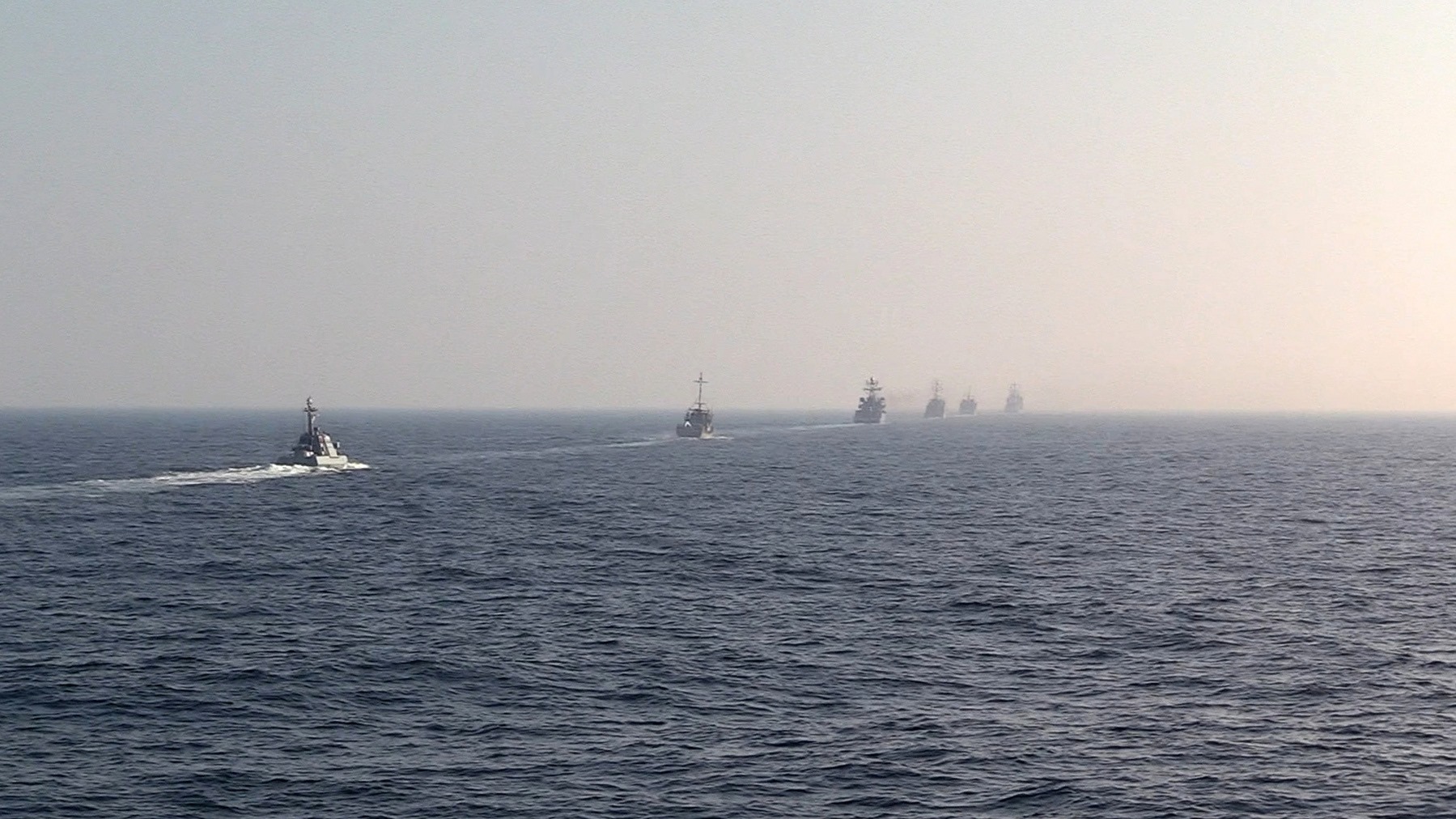 Катери РФ намагались спровокувати екіпажі українських корабів в Азовському морі — Клименко