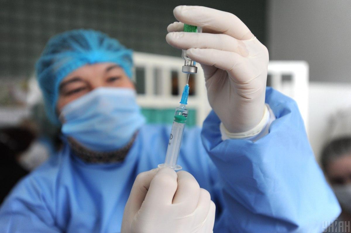 Україна вже заключила контракти на поставку 22 млн доз вакцин — Степанов