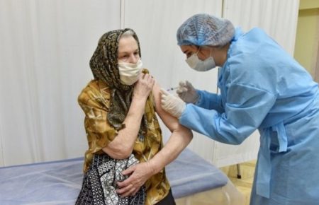 На Київщині до 28 квітня у будинках для літніх мають вакцинувати 2 тисячі людей — Олена Горб
