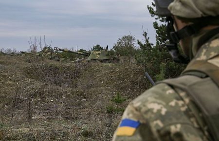 За минулу добу бойовики 13 разів порушили «режим тиші», двоє українських бійців поранені