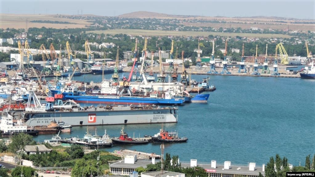 Суд арештував судно Медведчука, яке порушило порядок в'їзду/виїзду до окупованого Криму