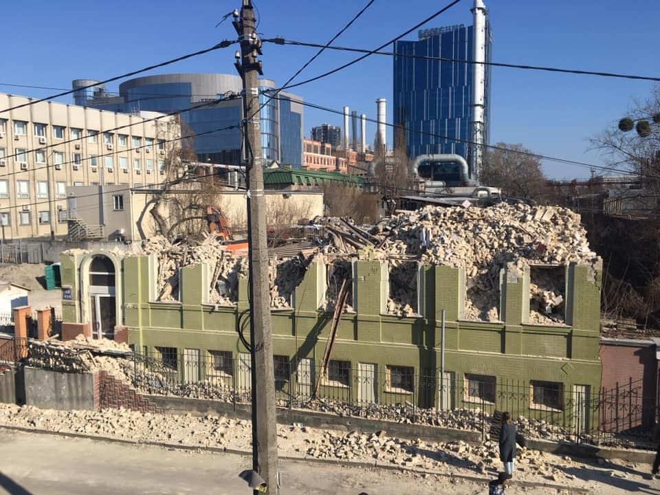 У Києві забудовник зніс історичний будинок Уткіна
