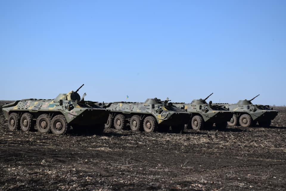 На Донбасі внаслідок обстрілу загинув український військовий, ще двоє отримали поранення