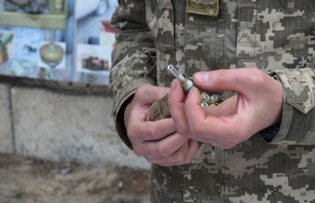 Доба на Донбасі: бойовики 11 разів відкривали вогонь, український військовий дістав поранення