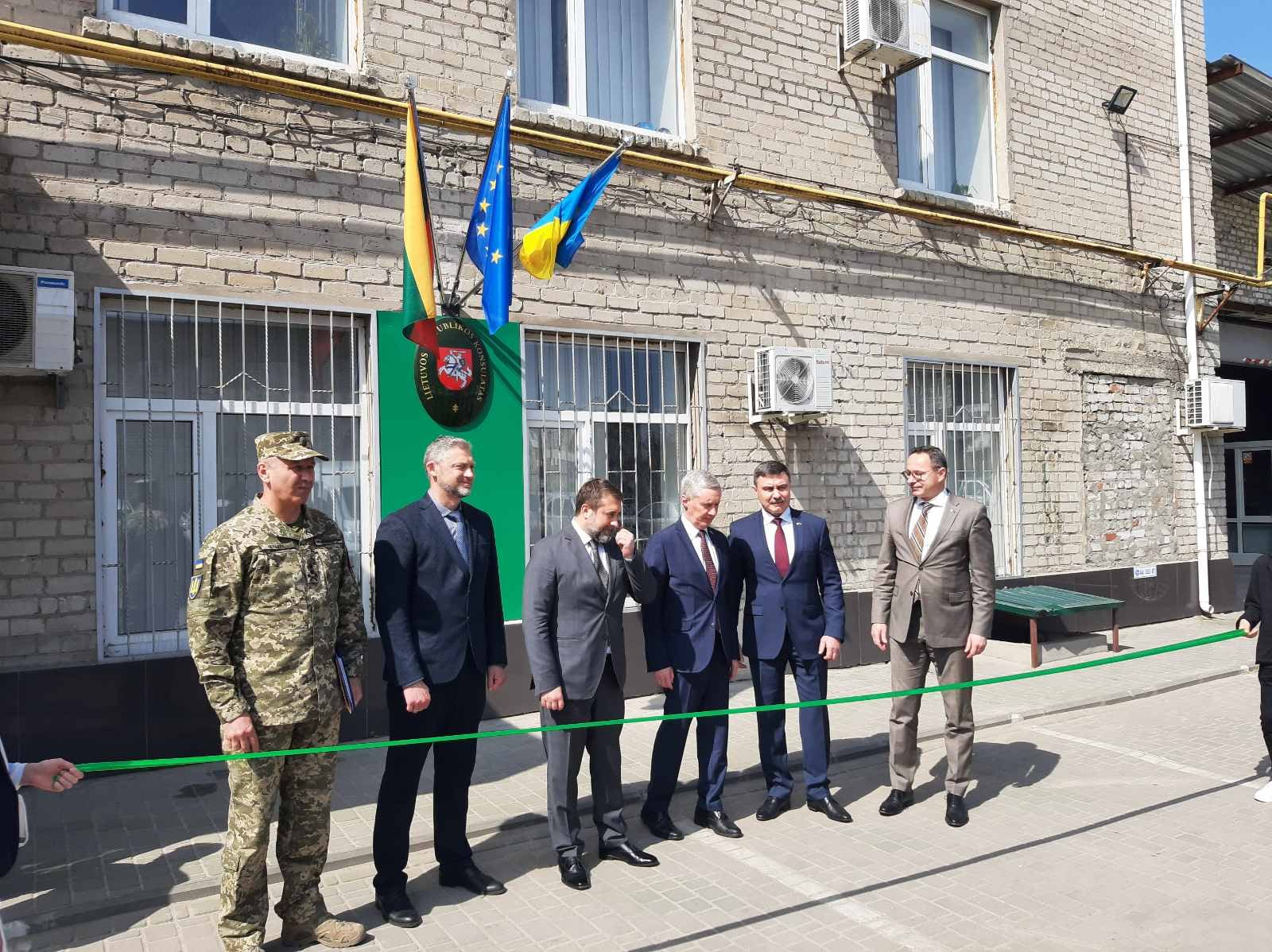 Литва та Латвія відкрили почесні консульства у Сєвєродонецьку та Слов'янську
