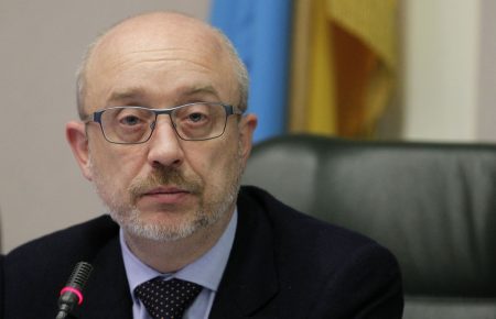 «Доведеться шукати іншу країну» — Резніков заявив, що українська делегація у ТКГ більше не відвідуватиме Мінськ для перемовин