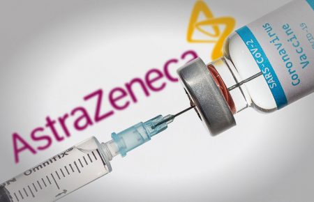 В мае-июне Польша планирует поставить вакцину AstraZeneca в Украину