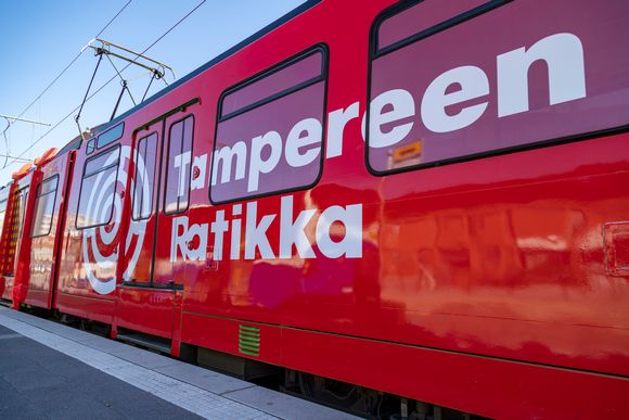 В финском Тампере выбрали женский голос для объявлений в трамваях — за него проголосовали 43% жителей (аудио) 