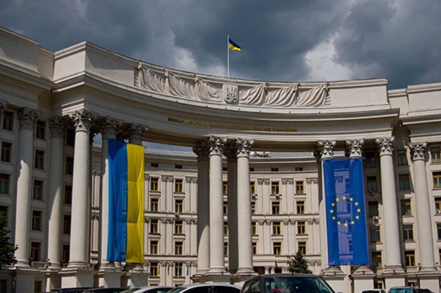 МЗС України висилає старшого дипломата посольства Росії — це відповідь на затримання українського консула
