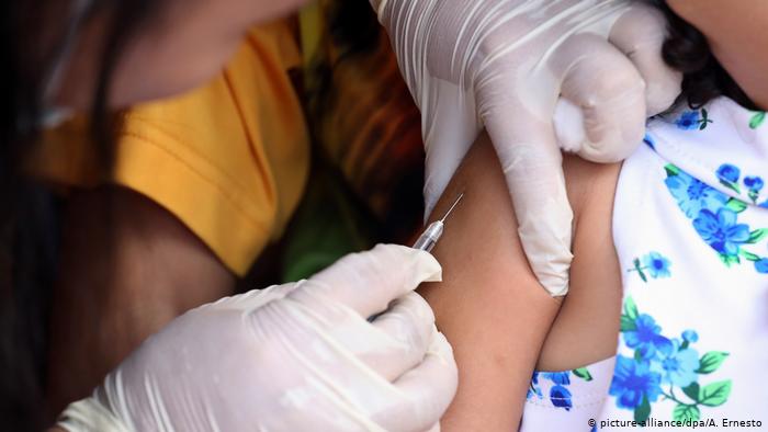 У компанії Pfizer заявили, що їхня вакцина від COVID-19 безпечна для дітей від 12 років