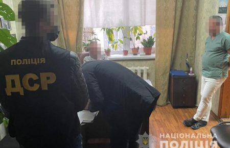 «Зарабатывали» на выдаче тел умерших от COVID-19: в Киеве задержали двух сотрудников больницы — МВД
