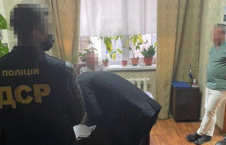 «Заробляли» на видачі тіл померлих від COVID-19: у Києві затримали двох співробітників лікарні — МВС