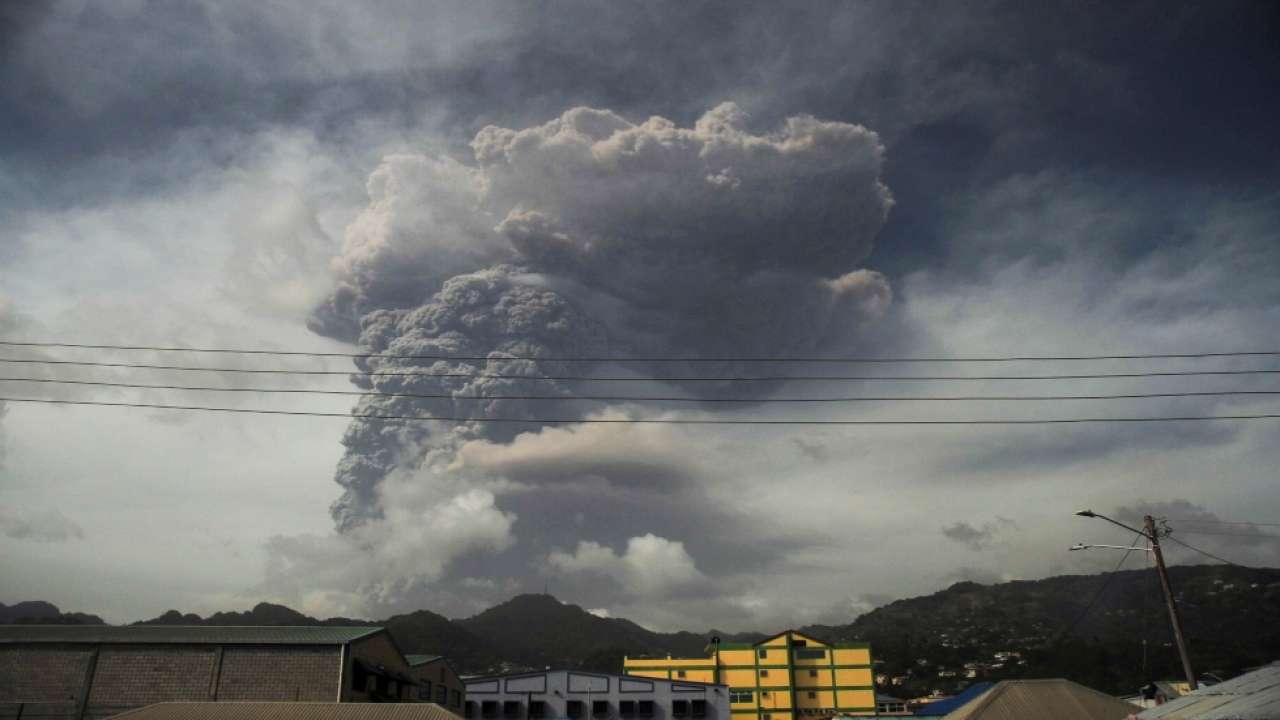 Через виверження вулкану Ла-Суфрієра на острові Сент-Вінсент у притулку опинилися 3200 людей