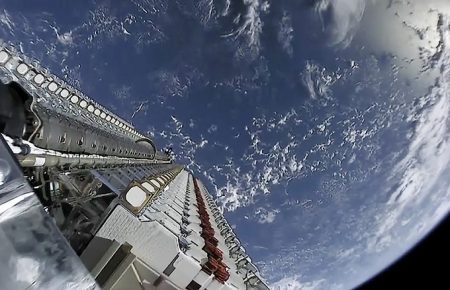 SpaceX вывела на орбиту очередную партию интернет-спутников Starlink (видео)