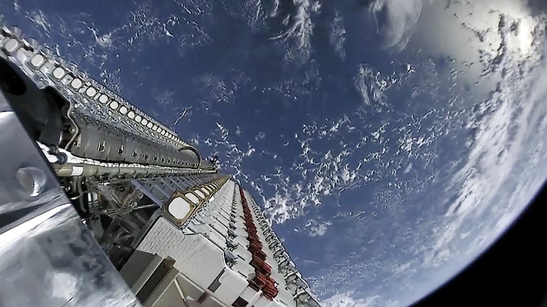 SpaceX вывела на орбиту очередную партию интернет-спутников Starlink (видео)