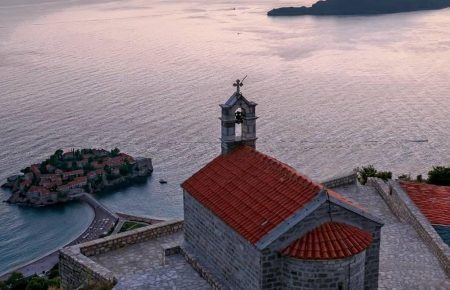 Чорногорія скасувала для українських туристів вʼїзні обмеження