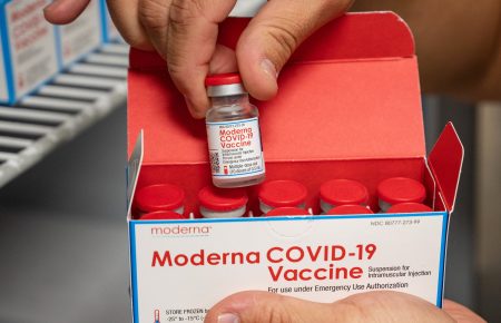 Moderna знизила дані про ефективність своєї вакцини після третьої фази досліджень