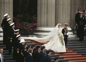 Как платье принцессы Дианы превратило постсоветских невест в «пирожные»