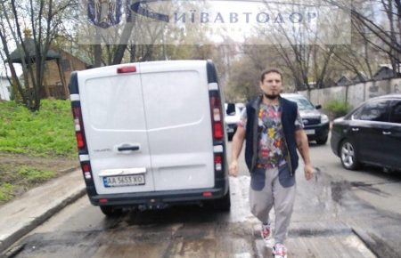 В Киеве неизвестный стрелял по рабочим, которые ремонтировали дорогу, есть раненый — Киевавтодор