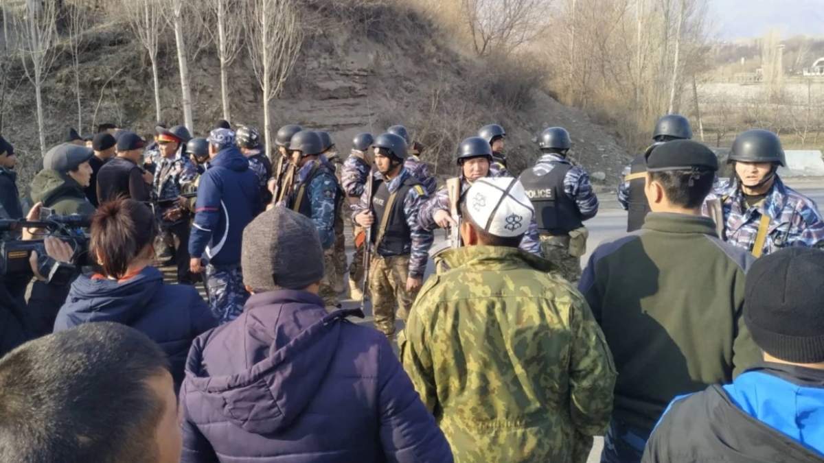 На кордоні Киргизстану та Таджикистану почалися зіткнення, є жертви