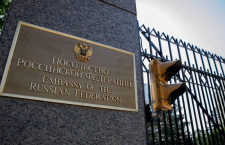 Посольство Росії в Білорусі відповіло на видворення російських дипломатів нецензурним дописом