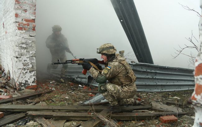На Донбасі бойовики поранили другого українського військового за добу