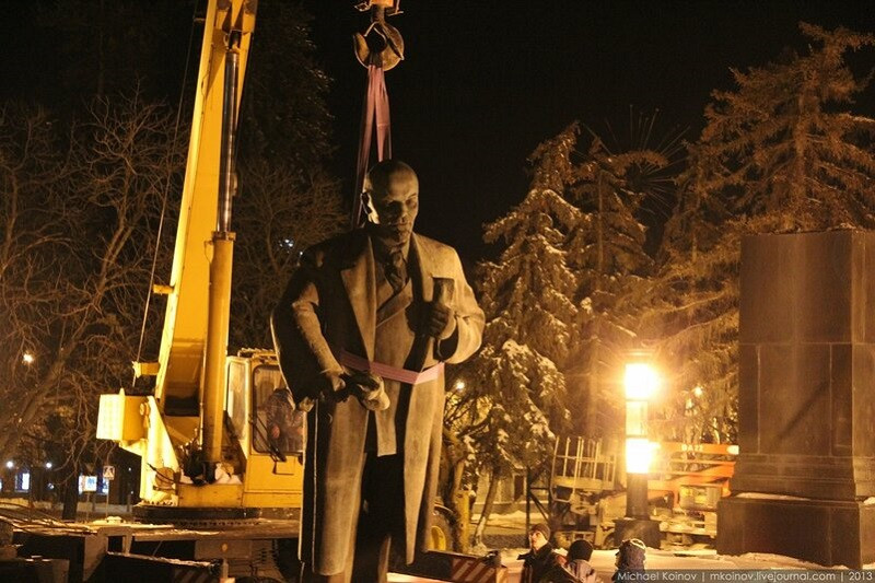 Всі пам’ятники Леніну пропонують перевезти у Чорнобильську зону