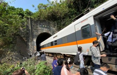 Аварія поїзда у Тайвані: міністр транспорту хоче піти з посади