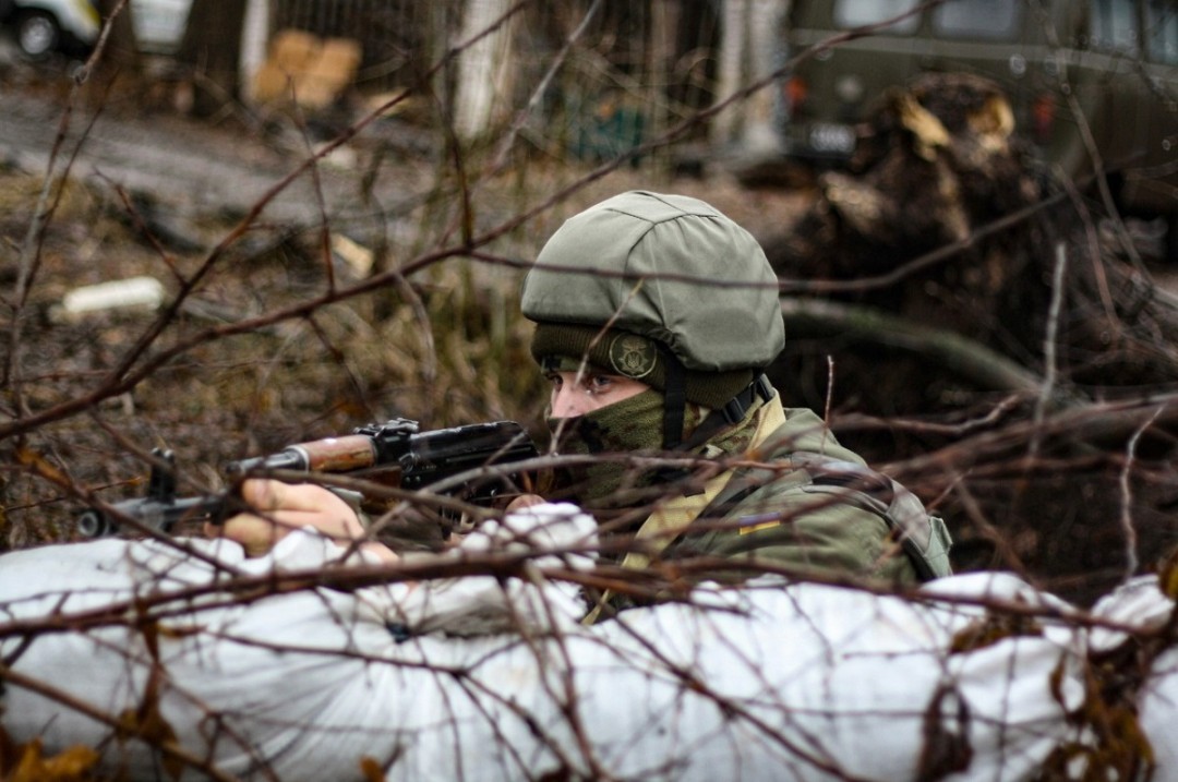 Минулої доби бойовики 10 разів порушили «режим тиші», один український військовий загинув Минулої доби бойовики 10 разів порушили «режим тиші», один український військовий загинув