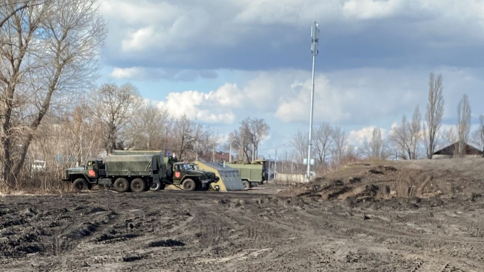 Журналисты Sky News показали лагерь у границы с Украиной, куда РФ стягивает войска (видео)