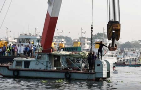 У Бангладеш унаслідок зіткнення затонув пором, загинули щонайменше 26 людей