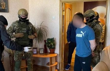 На Луганщині затримали чоловіка, який під час перевірки документів кинув у поліцейських гранату