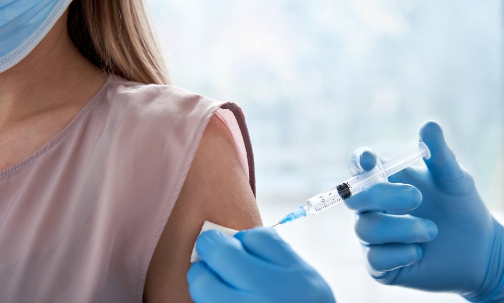 Чи може щорічна вакцинація від COVID-19 стати новою «нормою»? (стаття National Geographic)