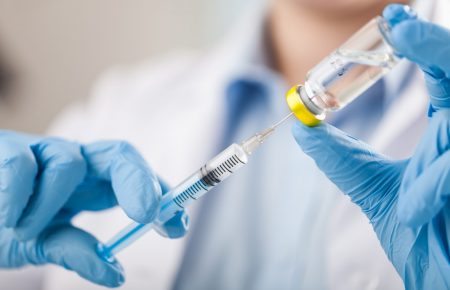 В Україні від COVID-19 першою дозою вакцинували вже 978 031 людину