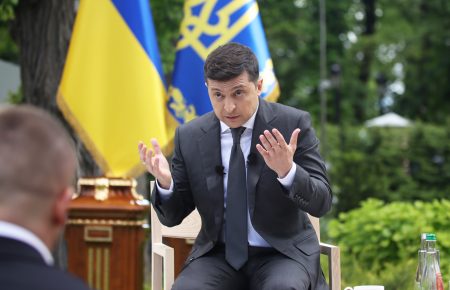 Зеленський хоче винести питання про статус олігархів на всеукраїнський референдум