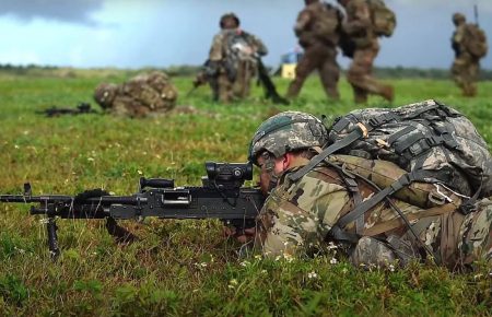 В Естонії на військових навчаннях постраждали 10 десантників армії США