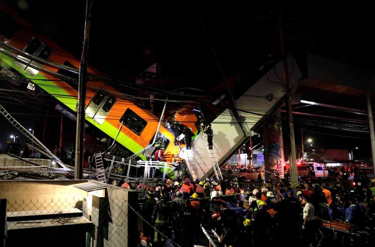 В Мехико обрушился мост метро с поездом, погибли не менее 13 человек