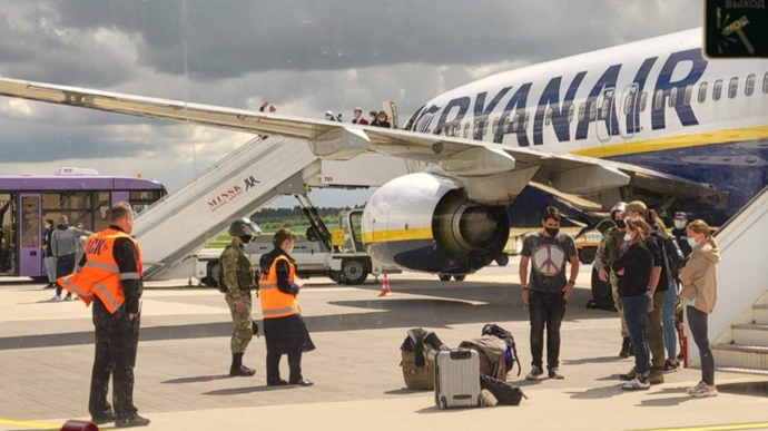 Аеропорт «Київ» і «Украерорух» спростовують слова Лукашенка про відмову прийняти «замінований» літак Ryanair