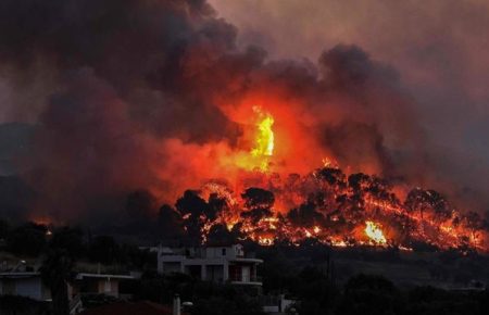 У Греції спалахнули масштабні лісові пожежі