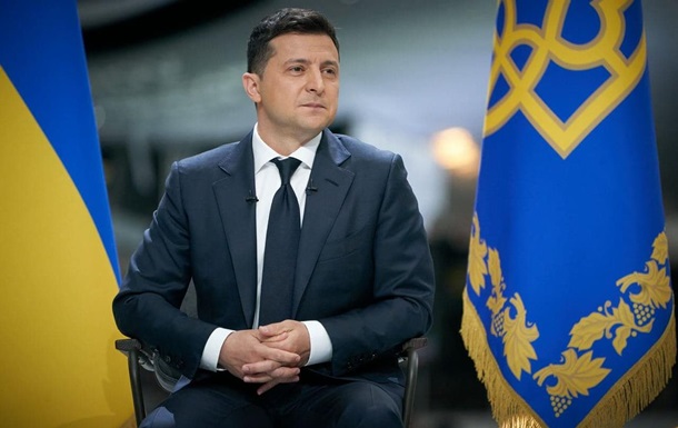 Зеленский подписал закон о земельной децентрализации во время выступления на форуме «Украина 30. Земля»